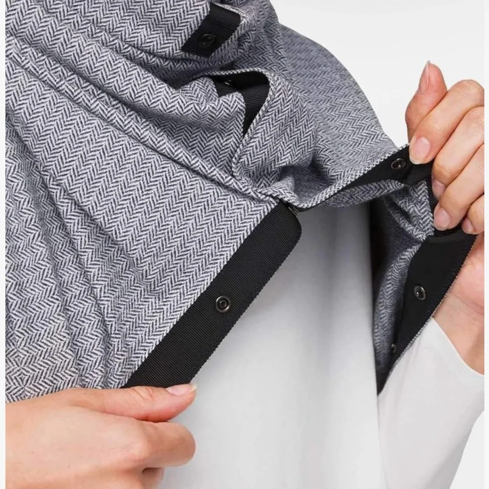 Lululemon Vinyasa Scarf Womens Light Gray Soft Arrow/Chevron Pattern Snap On